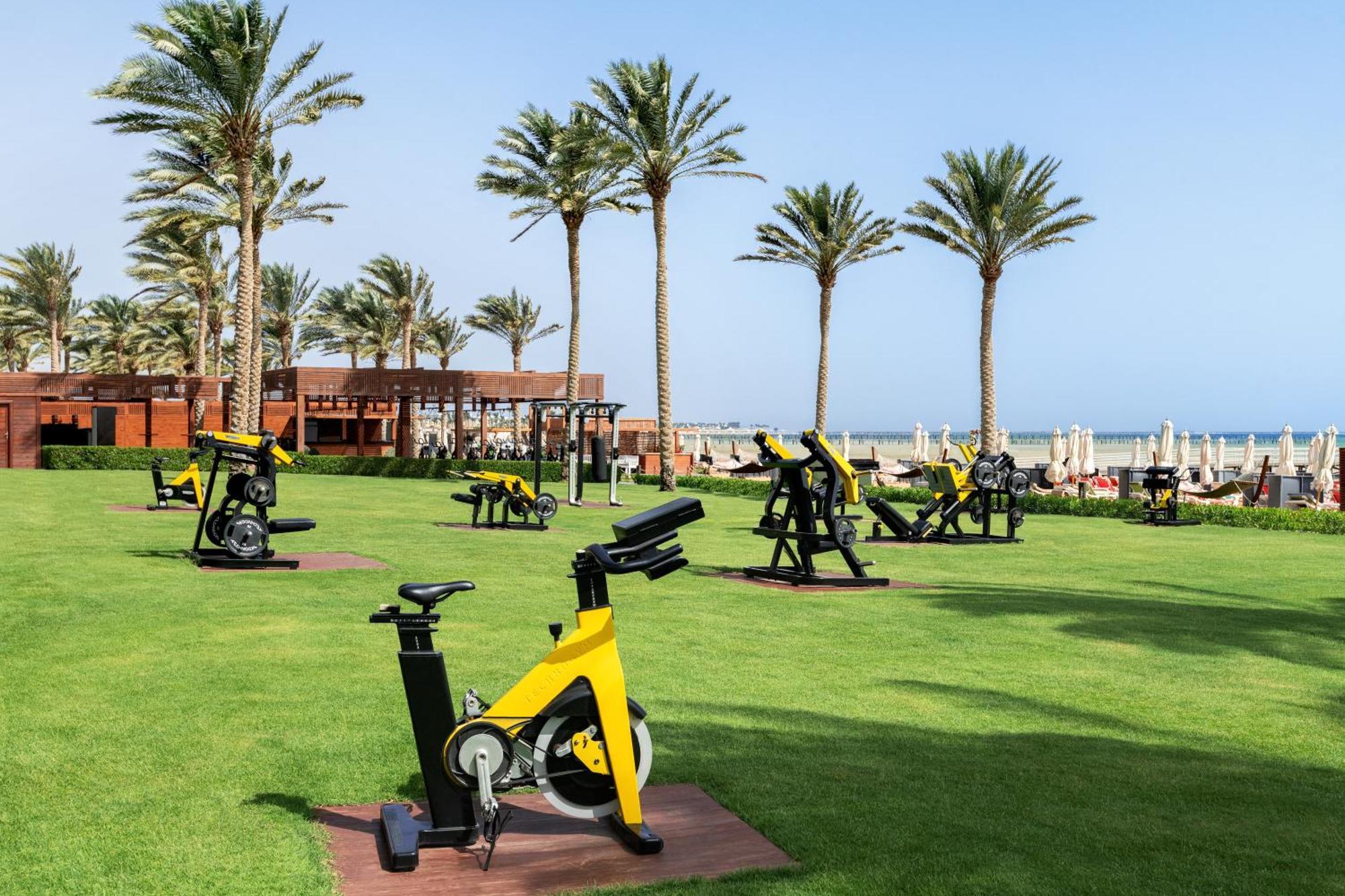 Rixos Premium Seagate Hotel Шарм ел-Шейх Екстериор снимка Outdoor fitness equipment at a resort